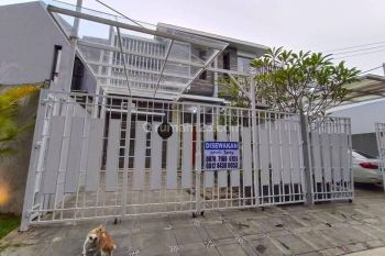 Rumah siap huni dalam cluster di Bintaro Jaya, Tangerang Selatan.