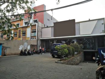 Ruko Besar Eks Supermarket Kranji Bekasi