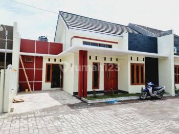 Rumah Gress Finishing Cluster Gedongan Colomadu