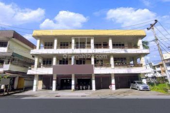 Bangunan Kantor Posisi Hook Dengan 3 Lantai di Antasari