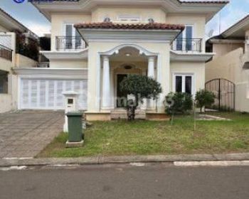 Rumah American Classic dekat Mall Kotawisata