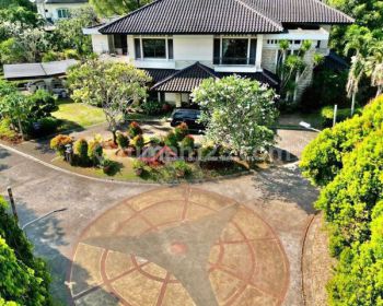 Rumah Dalam Komplek Halaman Luas Ada Kolam Renang Di Cilandak