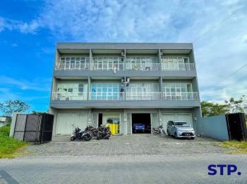 Turun harga! Ruko di perumahan mewah Dian Istana