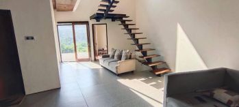 Rumah Disewa Modern 2 Lantai Bisa Untuk Kantor di Dago Valley
