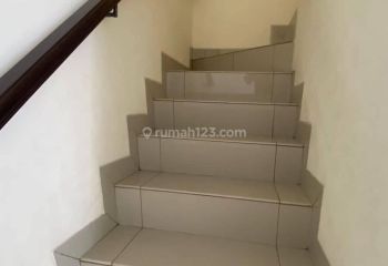 Sewa rumah 2 lantai sederhana dan nyaman