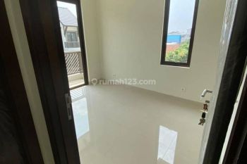 Rumah Terawat Nyaman Di Podomoro Cluster Padmagriya Bandung
