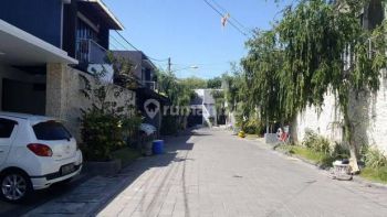 Rumah Sewa Furnished One Gate System di Jalan Sunset Road Kuta