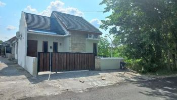 Rumah sewon bonus 3 ac pinggir jalan aspal