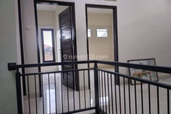 Dijual Rumah di Jalan Sarijadi 2 Lantai SHM siap Huni