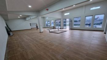 Disewa Ruang Usaha Bangunan Baru Renovasi Cocok Untuk Cafe/Kantor/Pertemuan Di