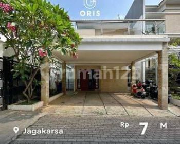 For Sale Modern Tropical Town House 2 Lantai di Jagakarsa