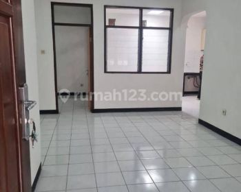 Dijual Rumah Cantik Minimalis Terawat di Taman Kopo Indah 1