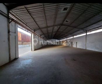 Rent Gudang: Gudang kayu besar