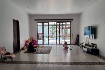 Rumah Dijual Lux Nyaman di Kota Baru Parahyangan