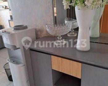 Xyiwr Umssu, Apartment Puncak Dharmahusada Lantai 11 Mewah
