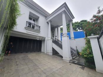 Modern Elegant House With Private Pool In Kebayoran Baru