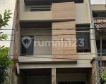 thumbnail-rumah-minimalis-3lantai-banyak-kamarnya-dekat-labschool-rawamangun-12