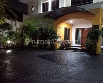 Rumah Bagus 2 Lantai di Kertajaya Surabaya