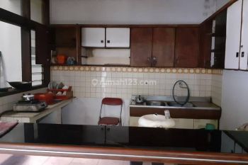 Dijual Rumah Tua Terawat Luas Tengah Kota di Komplek Dadali