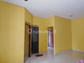 Rumah di Komplek singgasana pradana hoek 1lantai