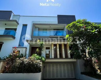 Dijual Tropical Townhouse di Daerah Kemang, Jakarta Selatan