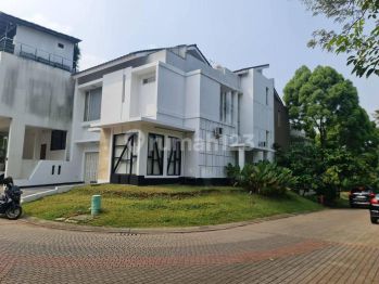 Rumah di Kebayoran Bintaro, hoek, siap huni di Sektor 9