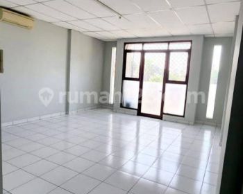 Disewakan Ruko 4 Lantai Terawat Siap Pakai di Mekar Utama