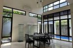 thumbnail-r02-0088-disewakan-rumah-modern-minimalis-dengan-kolam-renang-swimming-pool-full-3