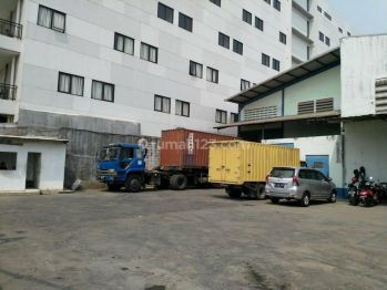 Di Jual Gudang Jual Jurumudi, Benda