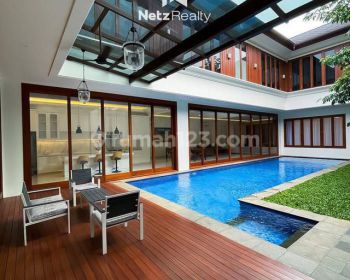 Rumah di Daerah Kemang, Jakarta Selatan Swimming Pool