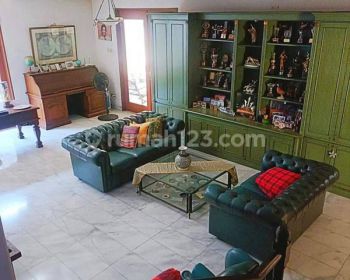 Rumah di Bintaro SHM Bagus Hadap Timur Asri dan Nyaman