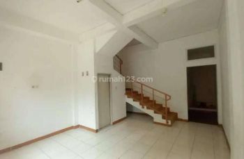 Rumah Lokasi Strategis bebas banjir di Tanjung Duren(TD241)