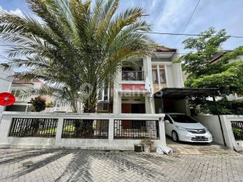 MURAH BANGET .. RUMAH MEWAH 2 LANTAI FULL FURNISHED DALAM PERUMAHAN ELITE DI UMY